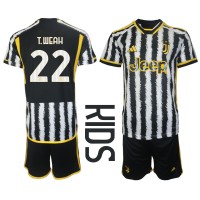 Juventus Timothy Weah #22 Replika babykläder Hemmaställ Barn 2023-24 Kortärmad (+ korta byxor)